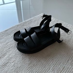 Vagabond black sandals size 38